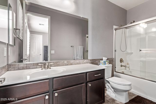 1076 E KENSINGTON Road, Gilbert, AZ 85297