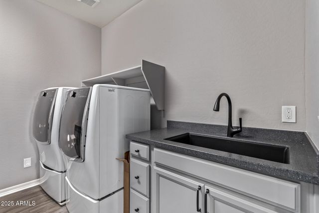 1076 E KENSINGTON Road, Gilbert, AZ 85297