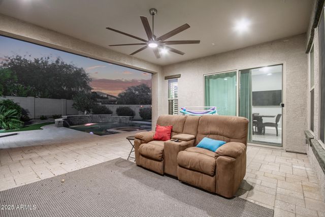 1076 E KENSINGTON Road, Gilbert, AZ 85297