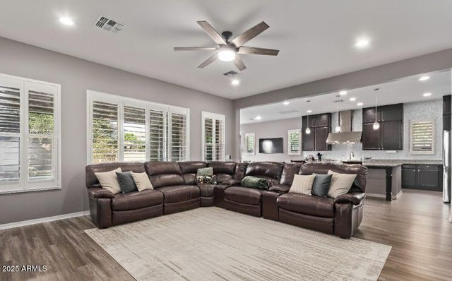 1076 E KENSINGTON Road, Gilbert, AZ 85297