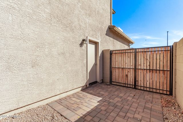 1076 E KENSINGTON Road, Gilbert, AZ 85297