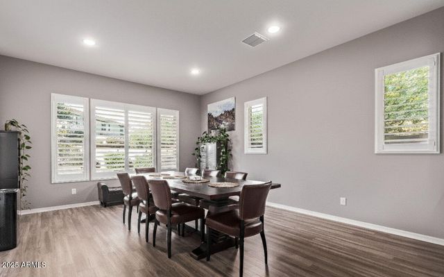 1076 E KENSINGTON Road, Gilbert, AZ 85297