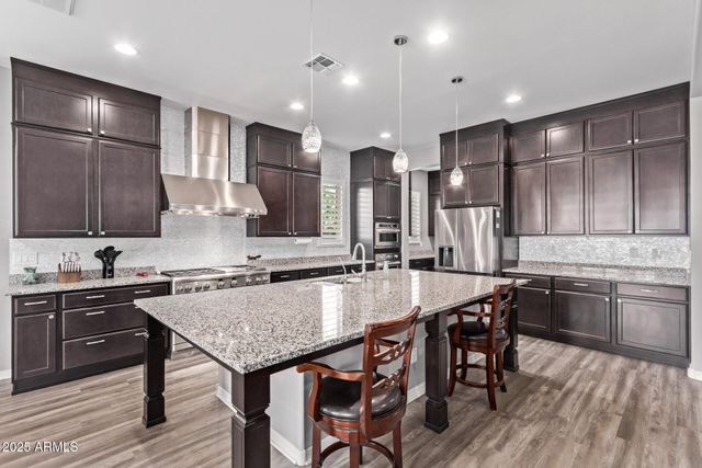 1076 E KENSINGTON Road, Gilbert, AZ 85297