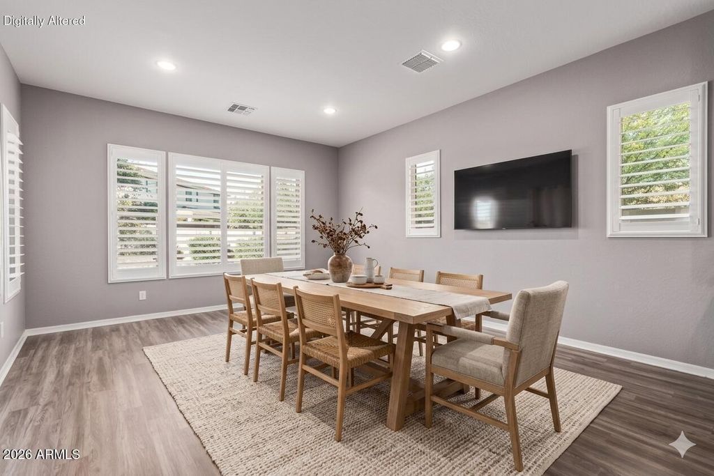 Image 10 of property listing at 1076 E KENSINGTON Road, Gilbert, AZ 85297