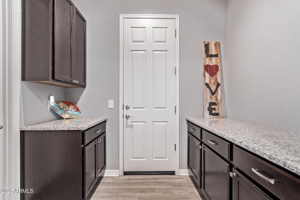 Image 15 of property listing at 1076 E KENSINGTON Road, Gilbert, AZ 85297