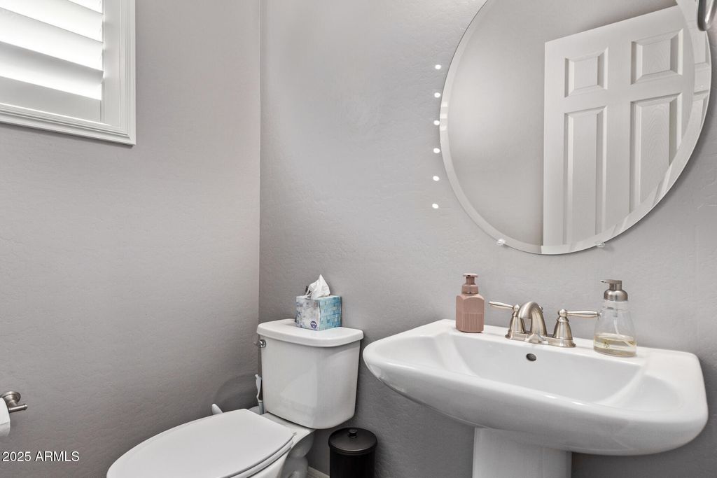 Image 16 of property listing at 1076 E KENSINGTON Road, Gilbert, AZ 85297