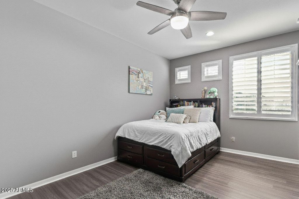 Image 24 of property listing at 1076 E KENSINGTON Road, Gilbert, AZ 85297