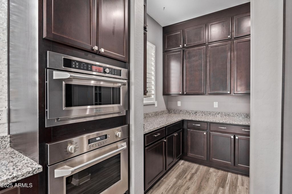 Image 4 of property listing at 1076 E KENSINGTON Road, Gilbert, AZ 85297