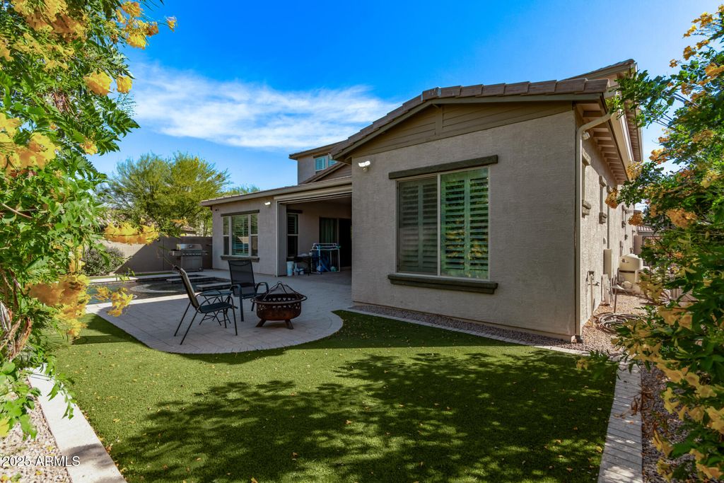 Image 40 of property listing at 1076 E KENSINGTON Road, Gilbert, AZ 85297