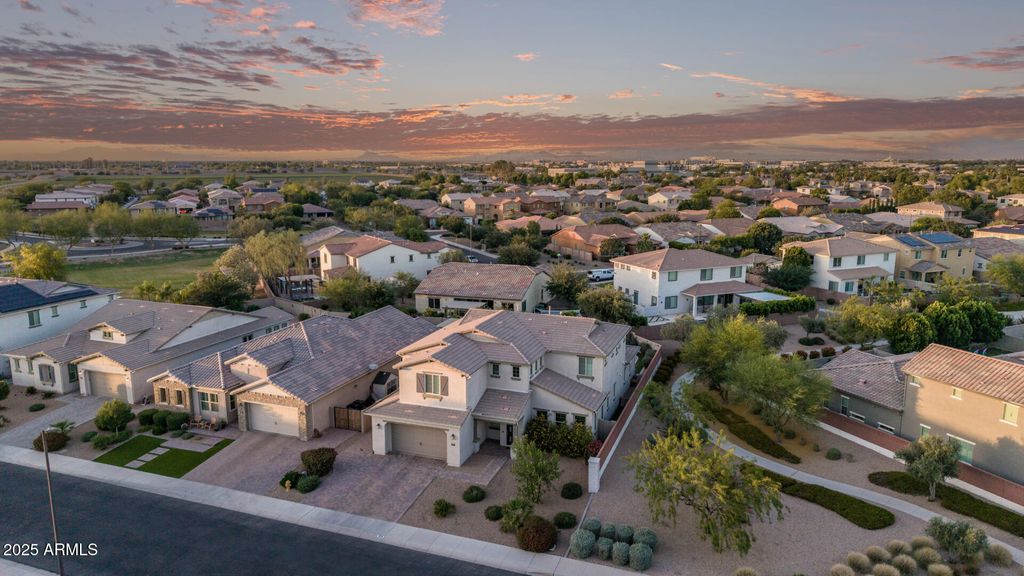 Image 43 of property listing at 1076 E KENSINGTON Road, Gilbert, AZ 85297