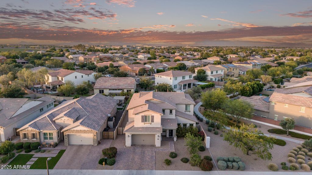 Image 45 of property listing at 1076 E KENSINGTON Road, Gilbert, AZ 85297