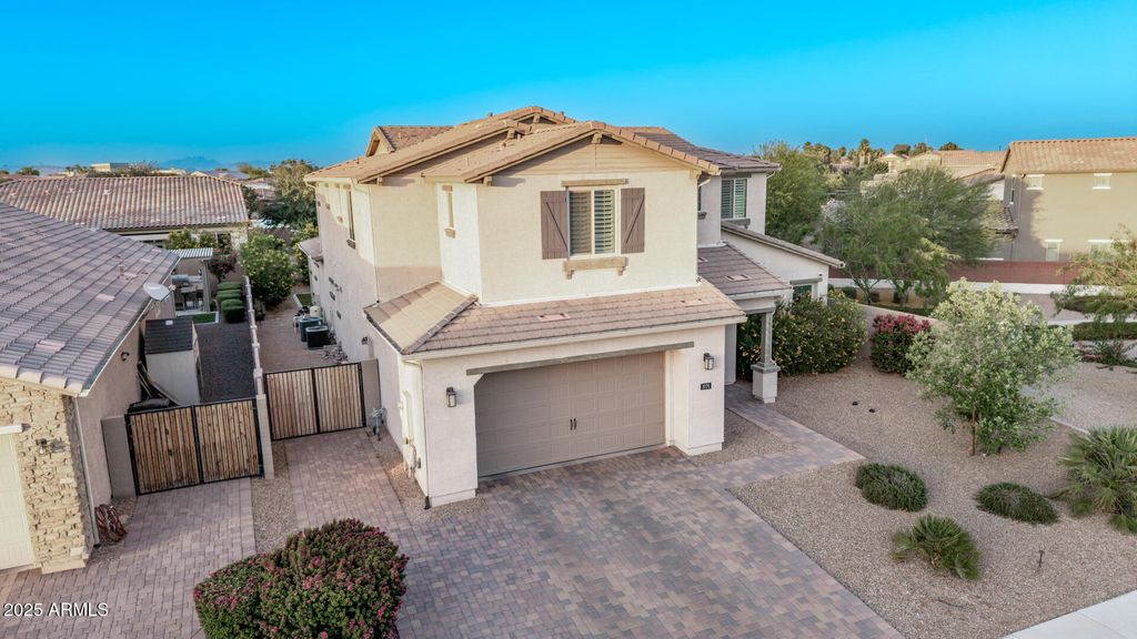 Image 48 of property listing at 1076 E KENSINGTON Road, Gilbert, AZ 85297