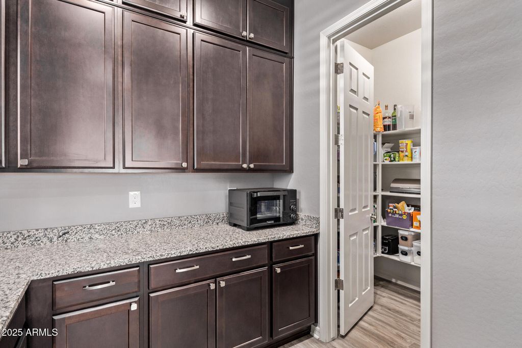 Image 6 of property listing at 1076 E KENSINGTON Road, Gilbert, AZ 85297