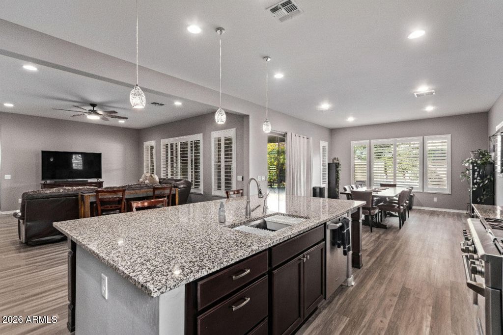 Image 8 of property listing at 1076 E KENSINGTON Road, Gilbert, AZ 85297