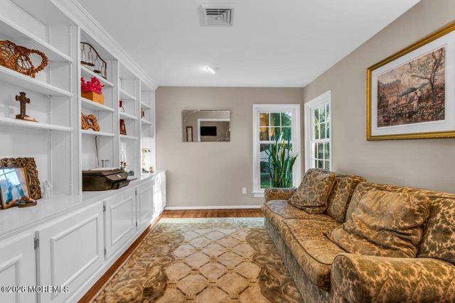 7 Heather Lane, Middletown, NJ 07748