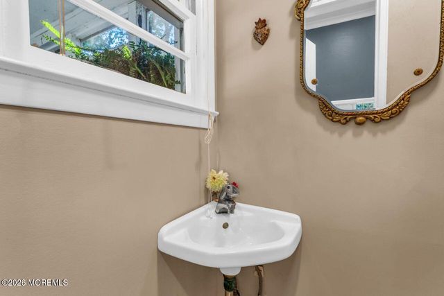 7 Heather Lane, Middletown, NJ 07748