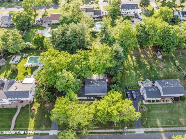 7 Heather Lane, Middletown, NJ 07748