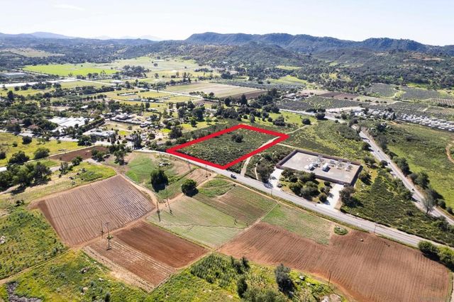 2 Vesper Rd, Valley Center, CA 92082