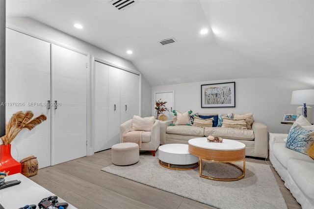 6235 Alton Rd, Miami Beach, FL 33140