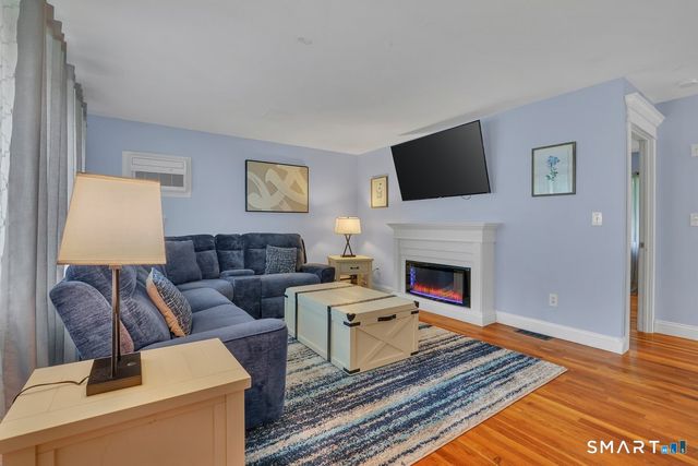 25 Pine Tree Lane, South Windsor, CT 06074