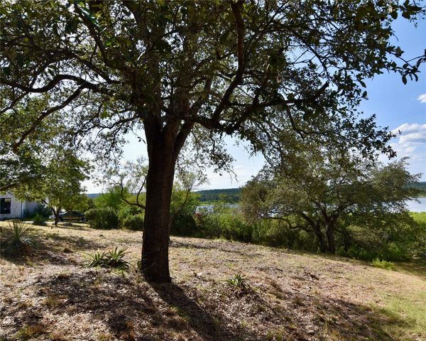 637 Wesley Ridge DR, Spicewood, TX 78669