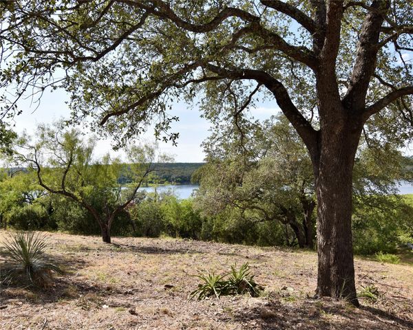 637 Wesley Ridge DR, Spicewood, TX 78669