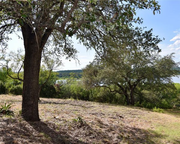 637 Wesley Ridge DR, Spicewood, TX 78669