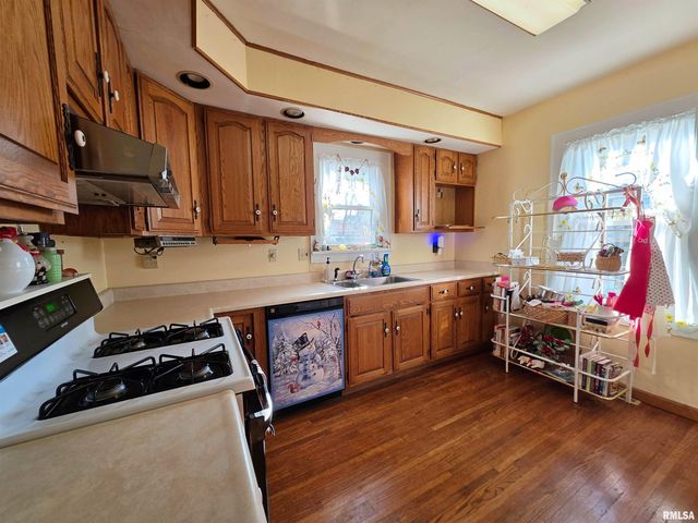 714 W MEADOWS Place, Peoria, IL 61604