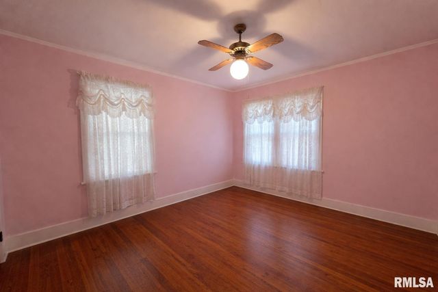 714 W MEADOWS Place, Peoria, IL 61604