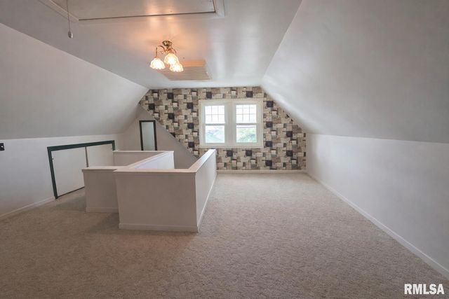 714 W MEADOWS Place, Peoria, IL 61604