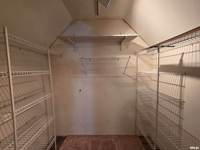 714 W MEADOWS Place, Peoria, IL 61604