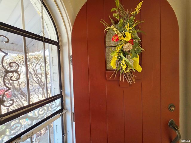 714 W MEADOWS Place, Peoria, IL 61604