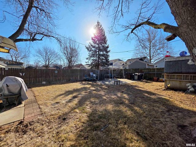 714 W MEADOWS Place, Peoria, IL 61604