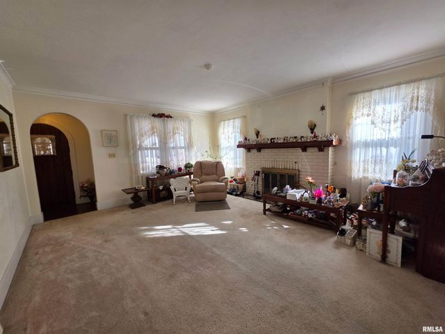 714 W MEADOWS Place, Peoria, IL 61604