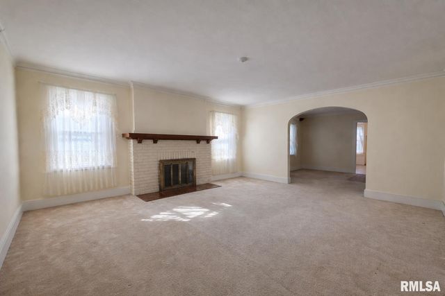 714 W MEADOWS Place, Peoria, IL 61604