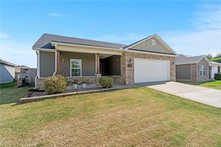 1160 S Springfield Drive, Fayetteville, AR 72704