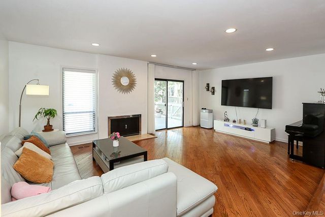 81 Estate Drive, Jericho, NY 11753