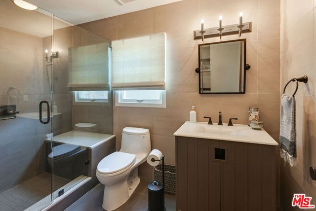 1009 Jeannette Avenue, Thousand Oaks, CA 91362