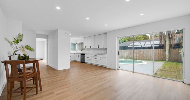 10372 SW 9th Lane, Pembroke Pines, FL 33025