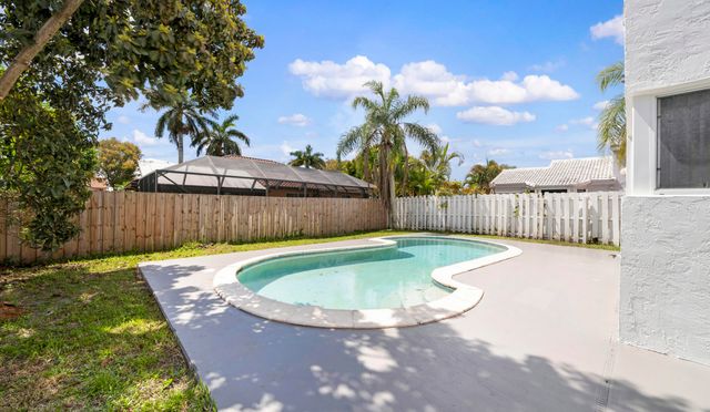 10372 SW 9th Lane, Pembroke Pines, FL 33025