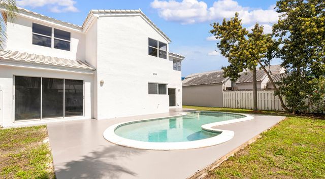 10372 SW 9th Lane, Pembroke Pines, FL 33025