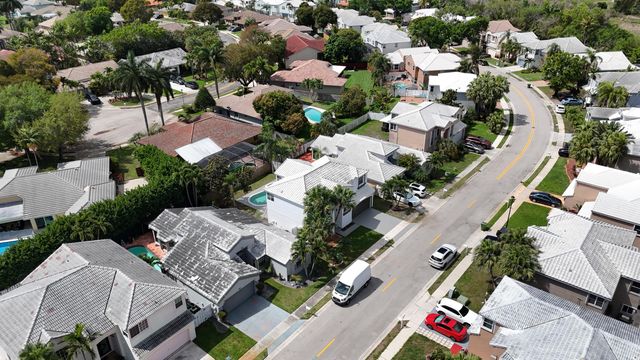 10372 SW 9th Lane, Pembroke Pines, FL 33025
