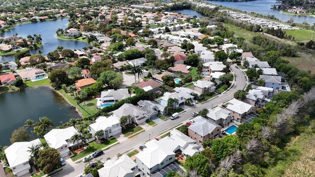 10372 SW 9th Lane, Pembroke Pines, FL 33025