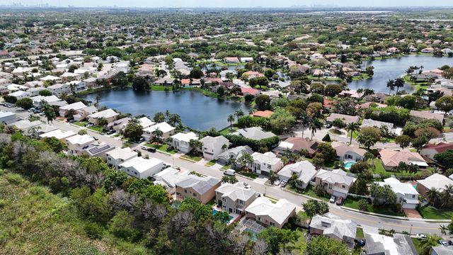 10372 SW 9th Lane, Pembroke Pines, FL 33025