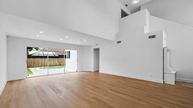 10372 SW 9th Lane, Pembroke Pines, FL 33025