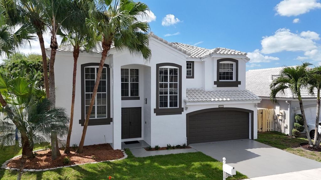 10372 SW 9th Lane, Pembroke Pines, FL 33025