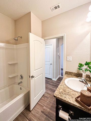 11807 WOLF CYN, San Antonio, TX 78252