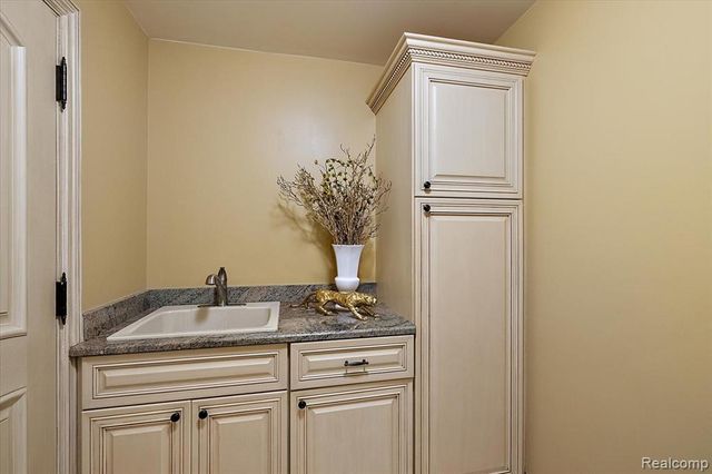 13404 Partridge Run, Utica, MI 48315