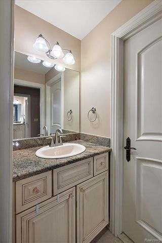 13404 Partridge Run, Utica, MI 48315