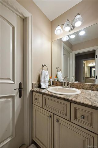 13404 Partridge Run, Utica, MI 48315
